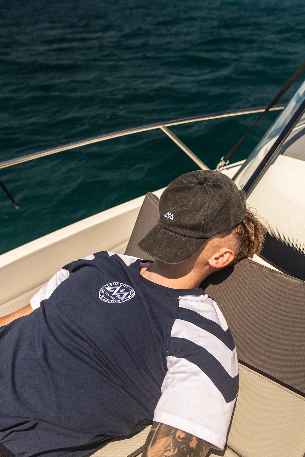 STRIPES LOGO T-SHIRT BLAU